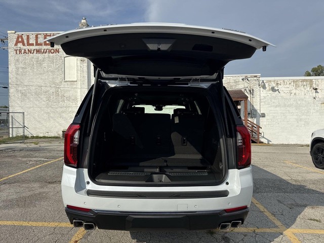 GMC Yukon XL Vehicle Full-screen Gallery Image 25
