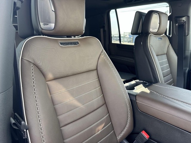 GMC Yukon XL Vehicle Full-screen Gallery Image 26