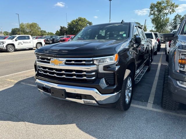 Chevrolet Silverado 1500 Vehicle Full-screen Gallery Image 02