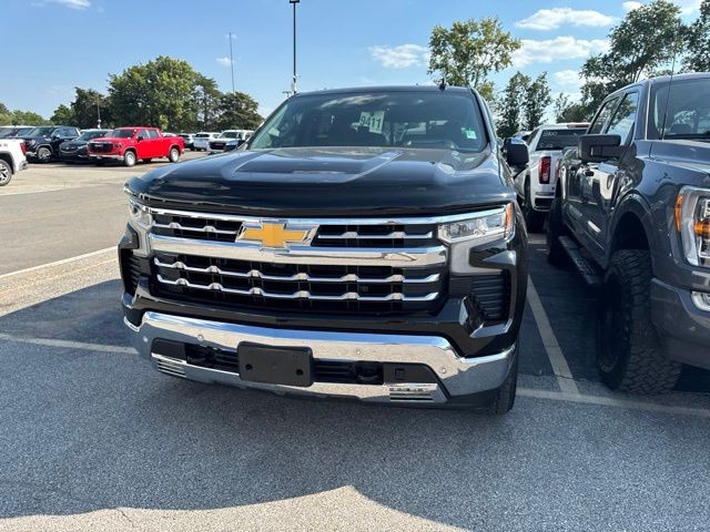 Chevrolet Silverado 1500 Vehicle Full-screen Gallery Image 03