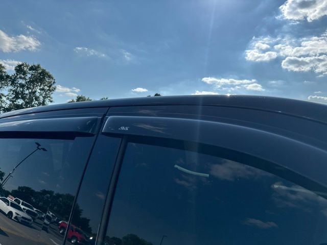Chevrolet Silverado 1500 Vehicle Full-screen Gallery Image 17