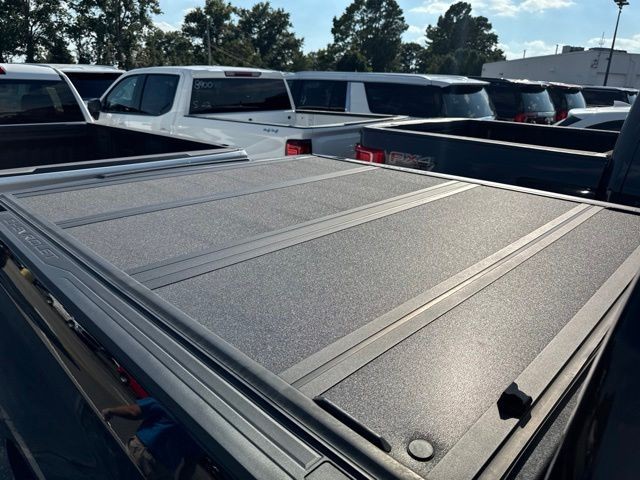 Chevrolet Silverado 1500 Vehicle Full-screen Gallery Image 19