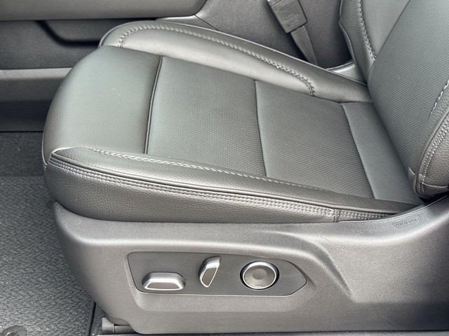 GMC Sierra 1500 Vehicle Full-screen Gallery Image 12
