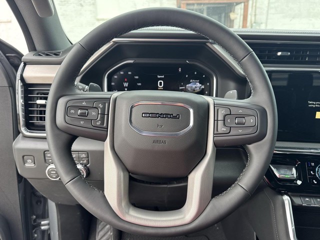 GMC Sierra 1500 Vehicle Full-screen Gallery Image 14