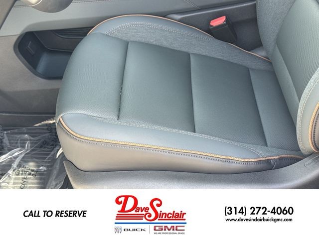 GMC Acadia Vehicle Full-screen Gallery Image 12