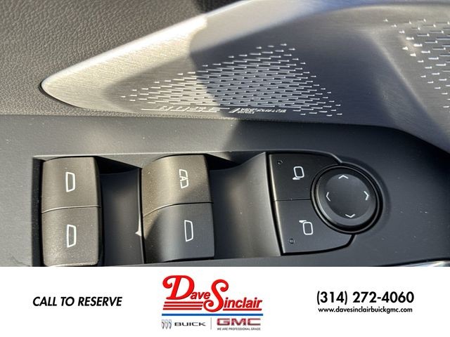 GMC Acadia Vehicle Full-screen Gallery Image 13