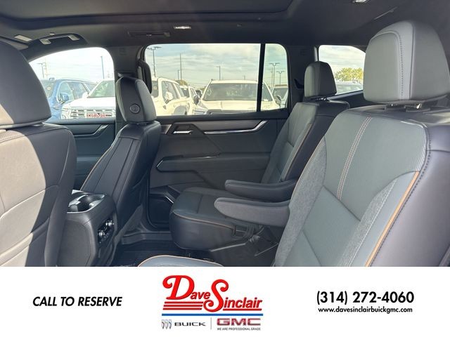 GMC Acadia Vehicle Full-screen Gallery Image 23