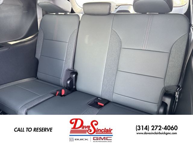 GMC Acadia Vehicle Full-screen Gallery Image 24