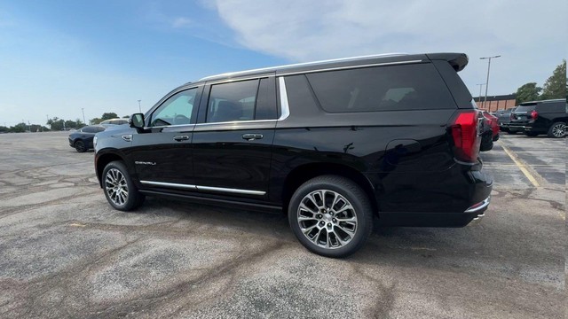 GMC Yukon XL Vehicle Full-screen Gallery Image 07