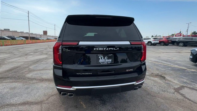 GMC Yukon XL Vehicle Full-screen Gallery Image 08