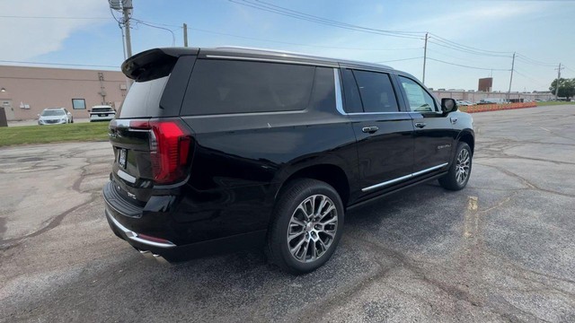 GMC Yukon XL Vehicle Full-screen Gallery Image 09