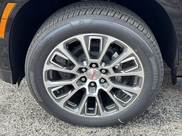 GMC Yukon XL Vehicle Full-screen Gallery Image 10