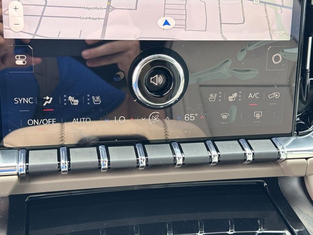 GMC Yukon XL Vehicle Full-screen Gallery Image 19