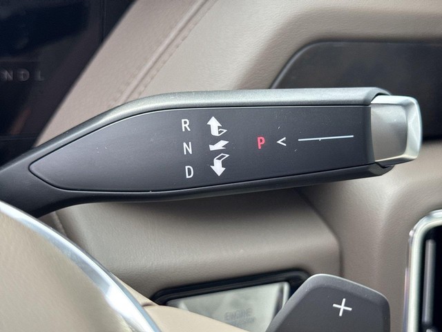 GMC Yukon XL Vehicle Full-screen Gallery Image 20
