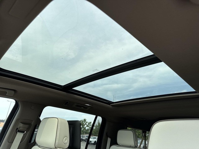 GMC Yukon XL Vehicle Full-screen Gallery Image 22