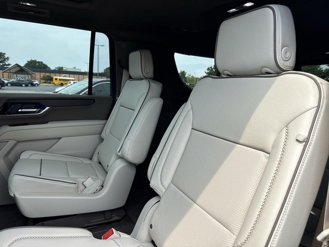 GMC Yukon XL Vehicle Full-screen Gallery Image 23