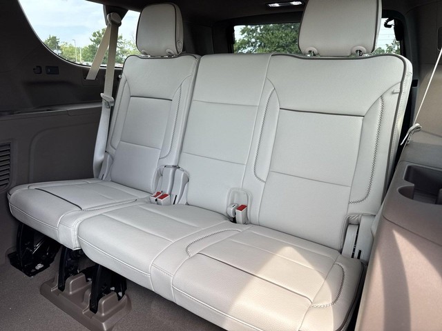 GMC Yukon XL Vehicle Full-screen Gallery Image 24