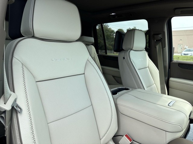 GMC Yukon XL Vehicle Full-screen Gallery Image 26