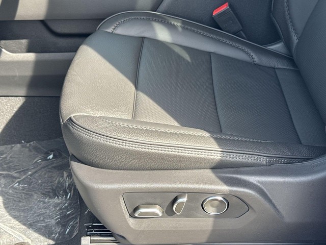GMC Sierra 1500 Vehicle Full-screen Gallery Image 12