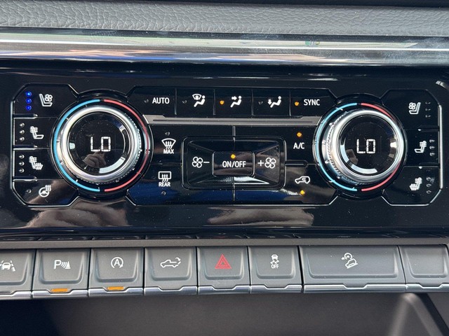GMC Sierra 1500 Vehicle Full-screen Gallery Image 19