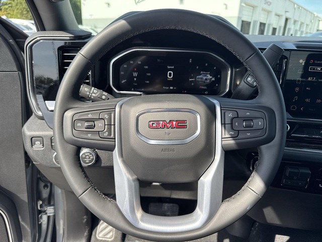 GMC Sierra 1500 Vehicle Full-screen Gallery Image 14