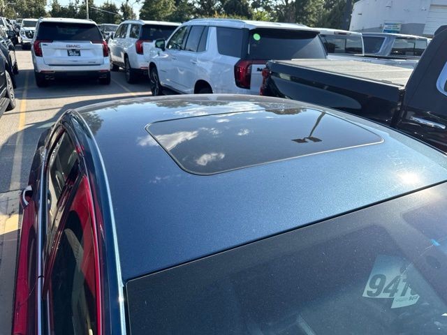Lincoln MKZ Vehicle Full-screen Gallery Image 13