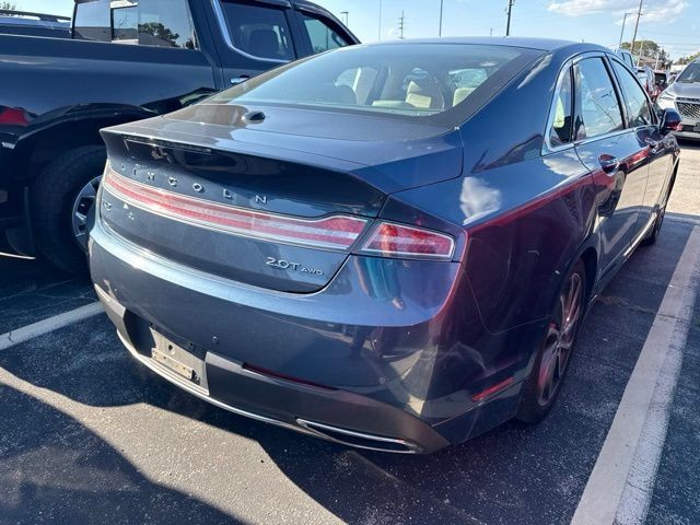 Lincoln MKZ Vehicle Full-screen Gallery Image 14