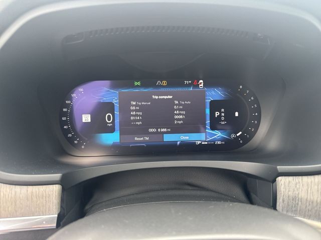 Volvo S90 Vehicle Full-screen Gallery Image 15