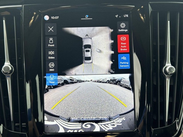 Volvo S90 Vehicle Full-screen Gallery Image 19