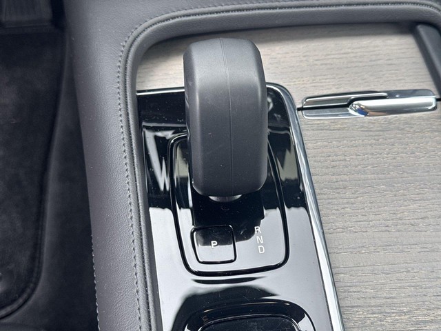Volvo S90 Vehicle Full-screen Gallery Image 20