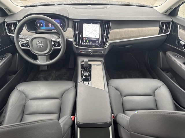 Volvo S90 Vehicle Full-screen Gallery Image 25