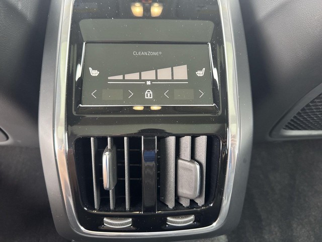 Volvo S90 Vehicle Full-screen Gallery Image 26