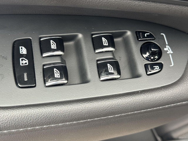 Volvo S90 Vehicle Full-screen Gallery Image 28