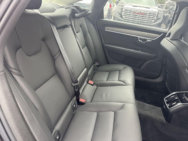 Volvo S90 Vehicle Full-screen Gallery Image 31