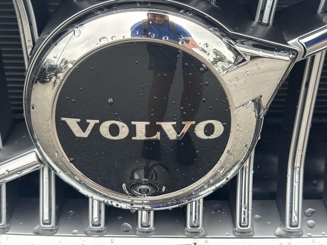 Volvo S90 Vehicle Full-screen Gallery Image 35