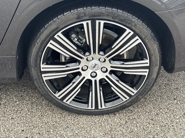 Volvo S90 Vehicle Full-screen Gallery Image 37