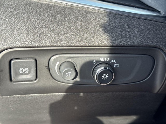 Buick Enclave Vehicle Full-screen Gallery Image 22