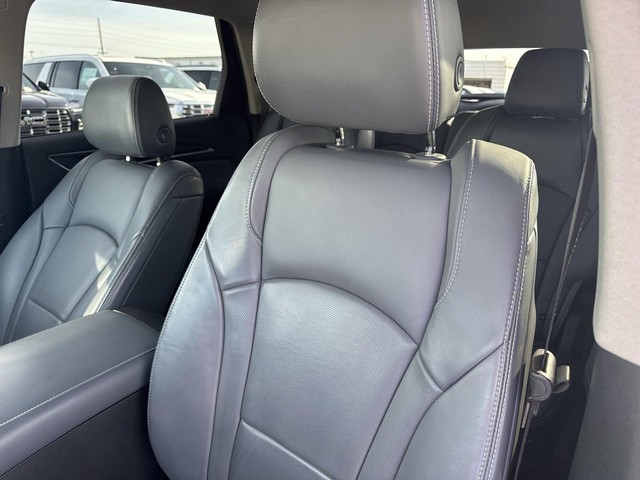 Buick Enclave Vehicle Full-screen Gallery Image 23