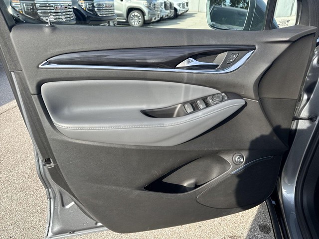 Buick Enclave Vehicle Full-screen Gallery Image 26