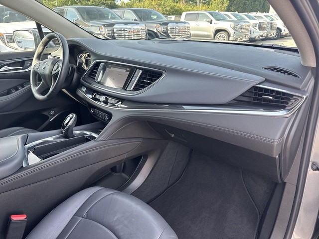 Buick Enclave Vehicle Full-screen Gallery Image 32