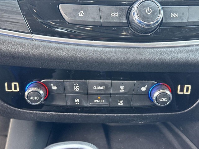 Buick Enclave Vehicle Full-screen Gallery Image 38