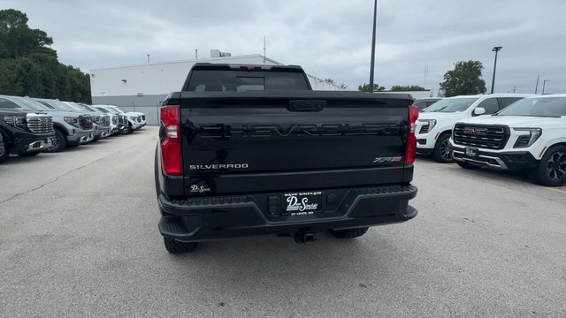 Chevrolet Silverado 1500 Vehicle Full-screen Gallery Image 10