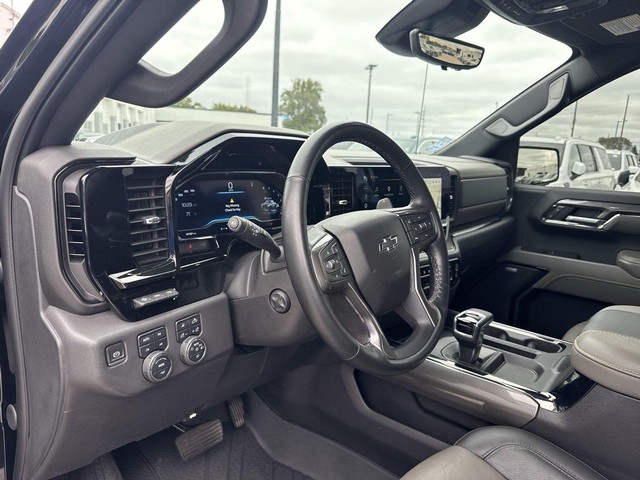 Chevrolet Silverado 1500 Vehicle Full-screen Gallery Image 13