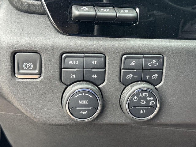 Chevrolet Silverado 1500 Vehicle Full-screen Gallery Image 22