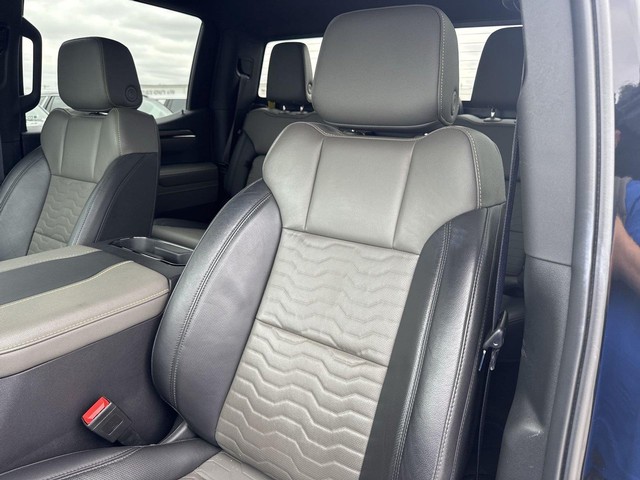 Chevrolet Silverado 1500 Vehicle Full-screen Gallery Image 24