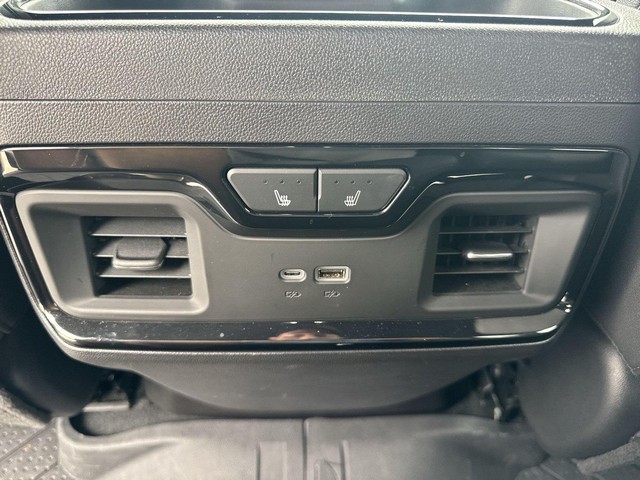 Chevrolet Silverado 1500 Vehicle Full-screen Gallery Image 26