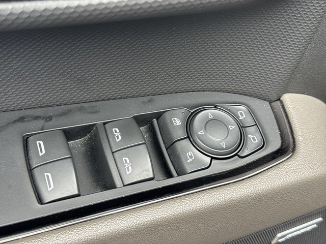 Chevrolet Silverado 1500 Vehicle Full-screen Gallery Image 28