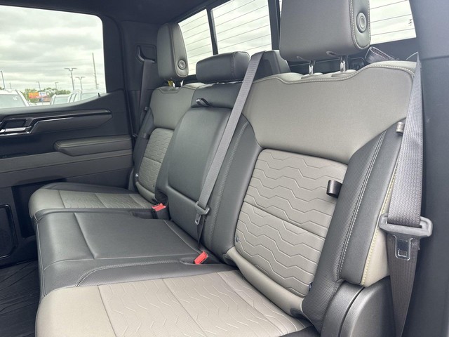 Chevrolet Silverado 1500 Vehicle Full-screen Gallery Image 30