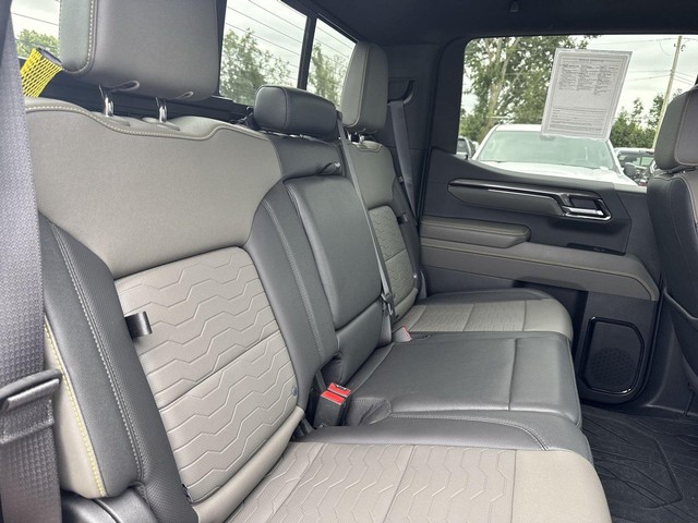 Chevrolet Silverado 1500 Vehicle Full-screen Gallery Image 32