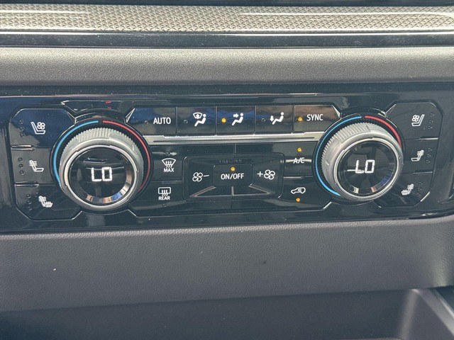 Chevrolet Silverado 1500 Vehicle Full-screen Gallery Image 40